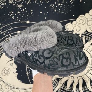 UGG Scuffette Sparkle Graffiti Womens Slip Ons Black Size 9 Comfort Grunge